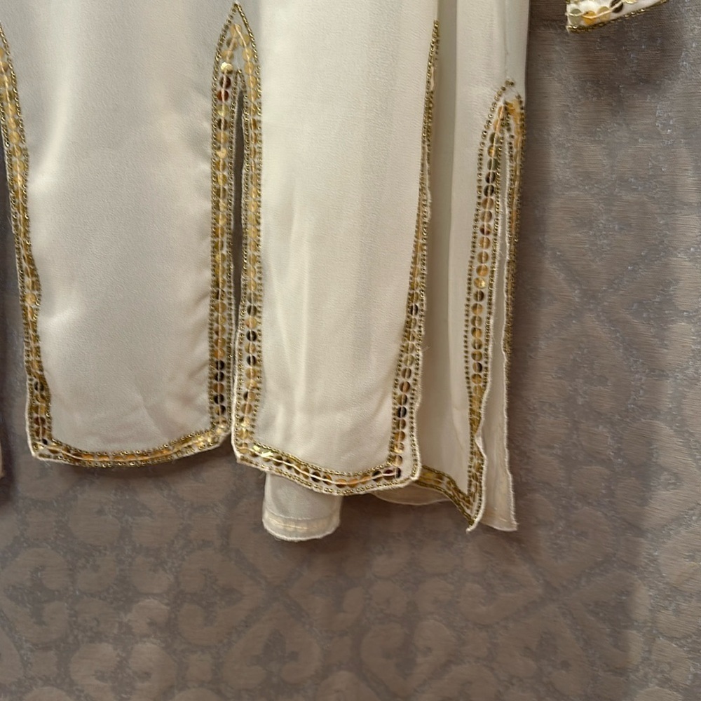 Stunning one size kimono with gold beading and sequins Made in India - Picture 4 of 11